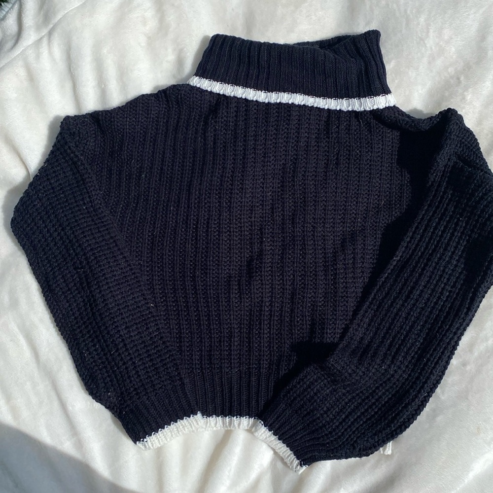 Black knitted crop oversize sweater